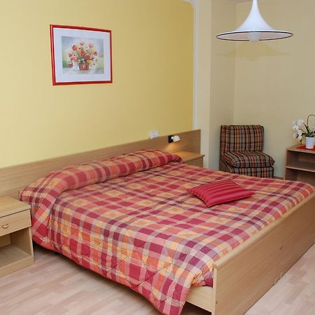 Albergo Ginevra Roncone Extérieur photo
