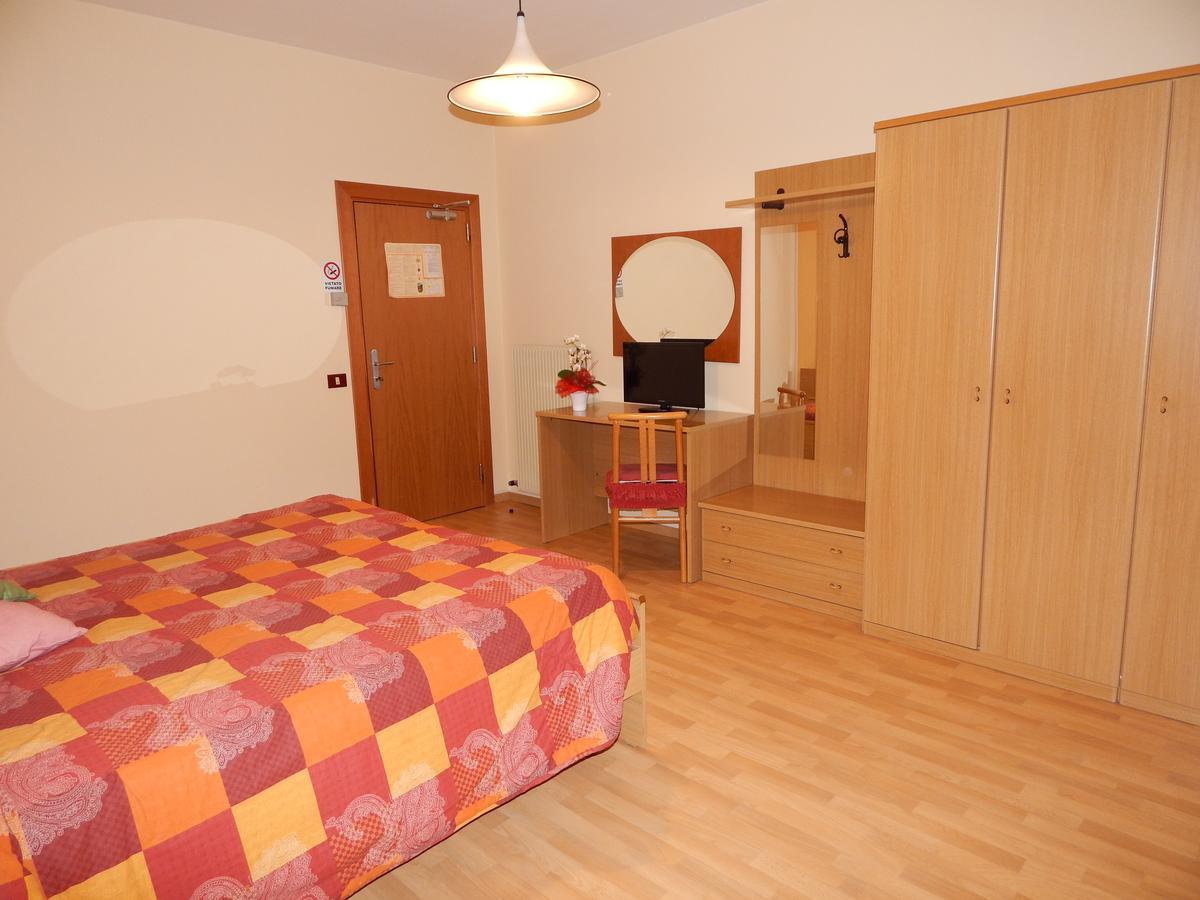Albergo Ginevra Roncone Extérieur photo