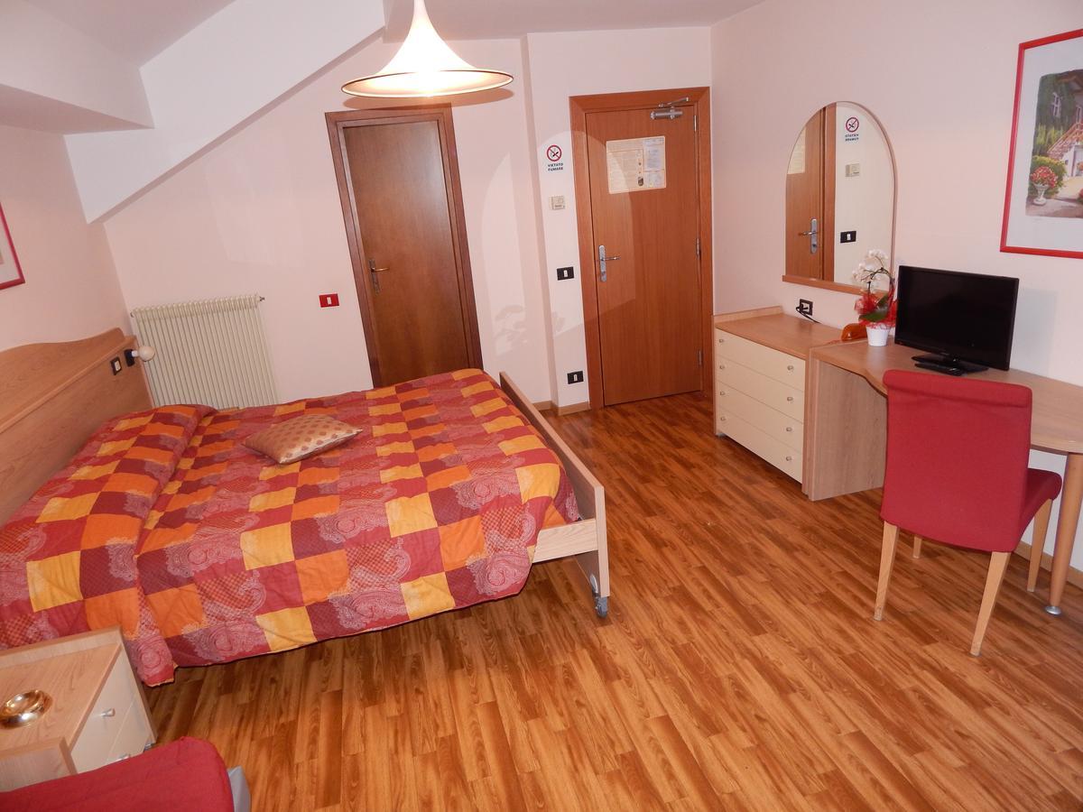 Albergo Ginevra Roncone Extérieur photo