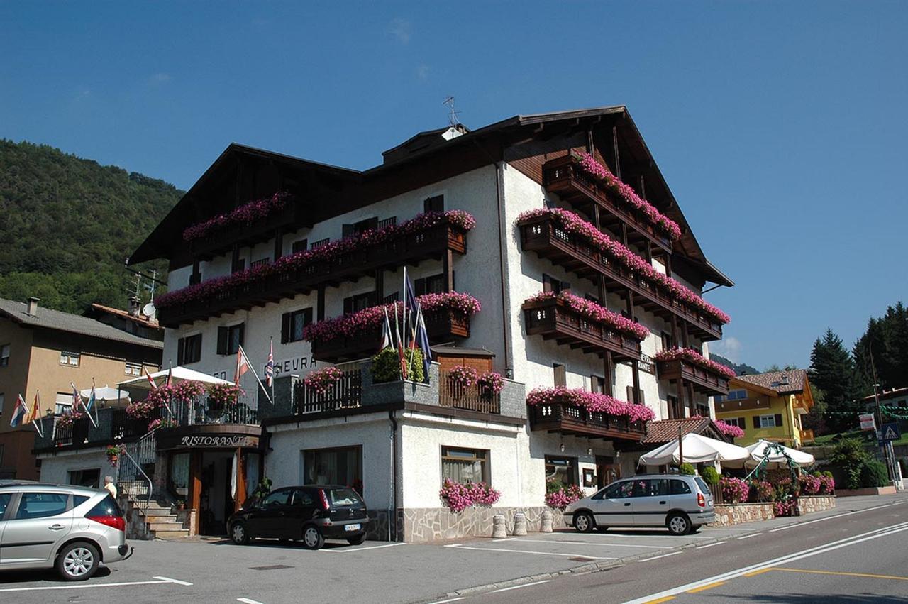 Albergo Ginevra Roncone Extérieur photo