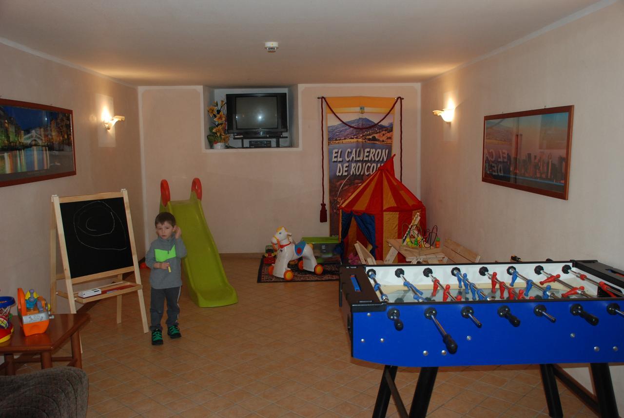 Albergo Ginevra Roncone Extérieur photo